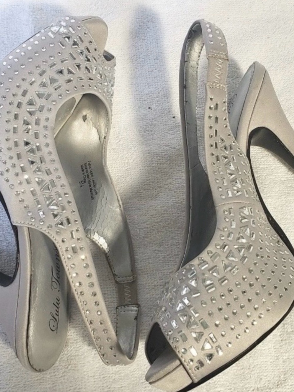 Lulu Townsend "Shania"
Silver Rhinestone Slingback Heels